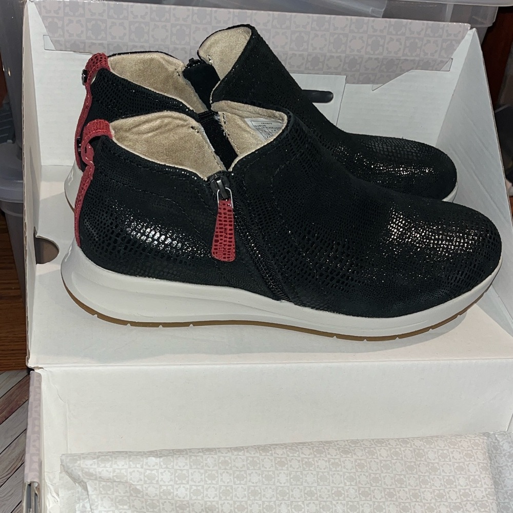 Revere Dublin black lizard embossed leather ankle boots size 11 NIB